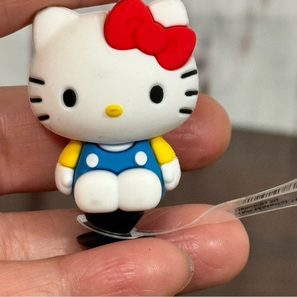 CROCS X HELLO KITTY jibbitz - Picture 5 of 10